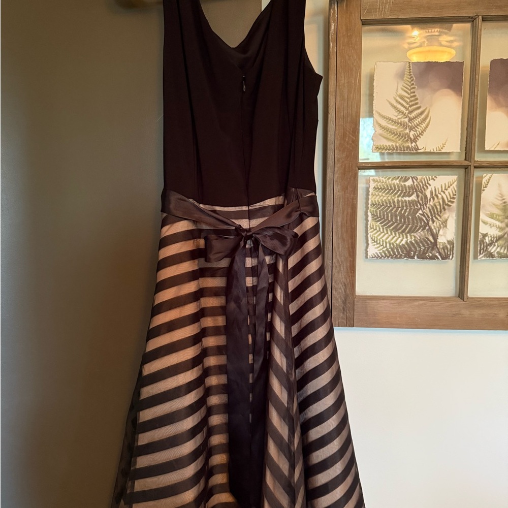 Elegant Black and Gold Striped Midi Dress